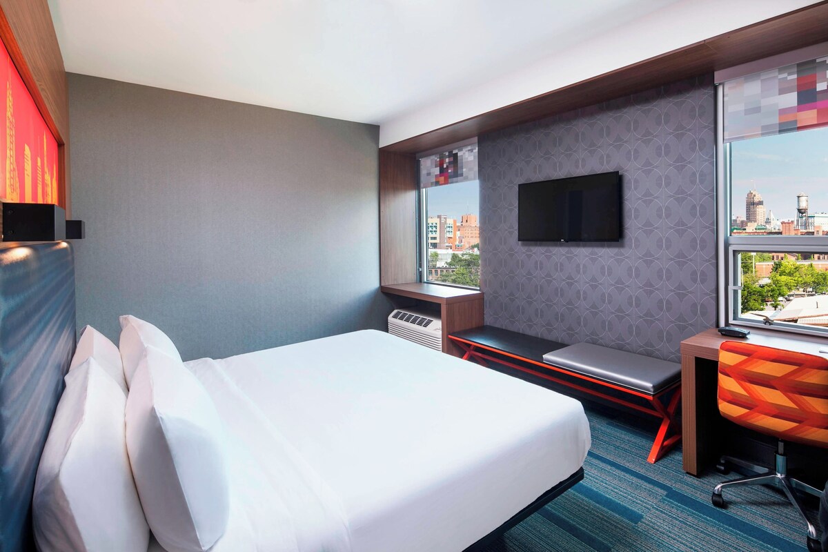 Pillowtop beds, in-room safe, desk, laptop workspace