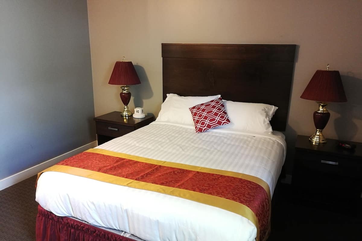 Standard Room, 1 Queen Bed