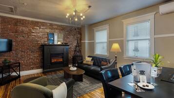 Elite Apartment, 1 King Bed, Non Smoking, Fireplace (11TH) | Living area