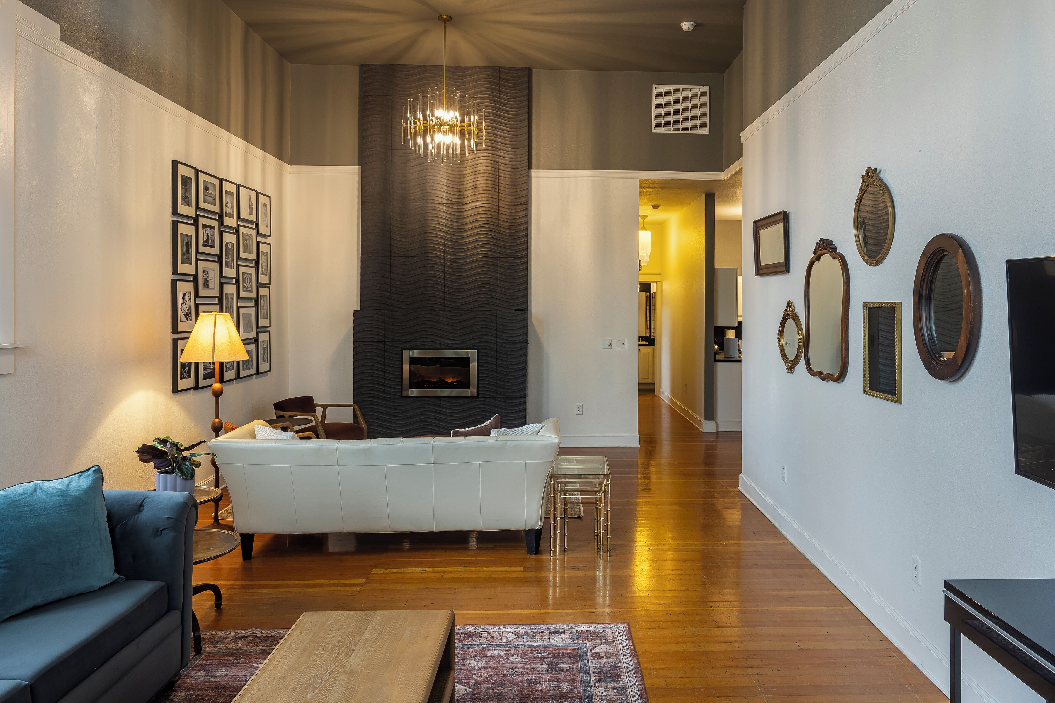 Grand Apartment, 2 Bedrooms, Non Smoking, Fireplace (5TH) | Living area