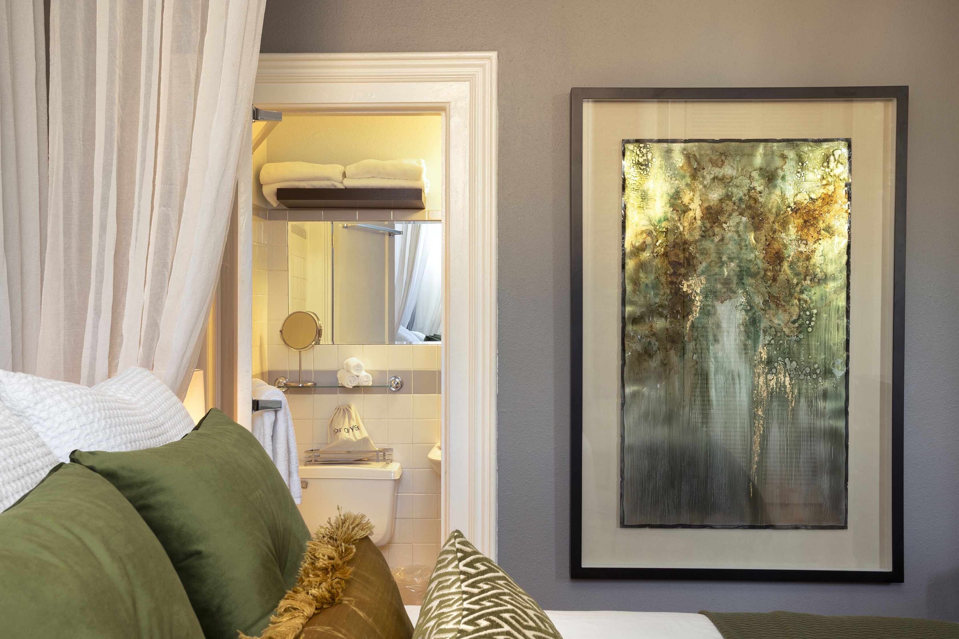 Apartamento romántico, 1 cama de matrimonio grande, no fumadores, chimenea (4TH) | 1 dormitorio y ropa de cama de alta calidad