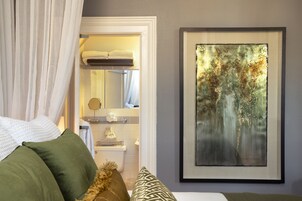 Romantic Apartment, 1 King Bed, Non Smoking, Fireplace (4TH) | 1 bedroom, premium bedding, pillowtop beds, individually decorated