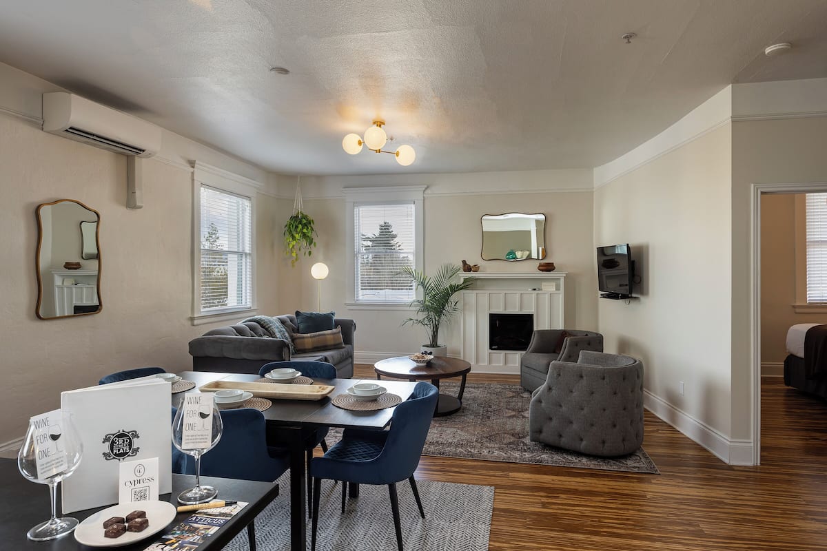 Panoramic Apartment, 2 Bedrooms, Non Smoking, Fireplace (10TH) | Living area