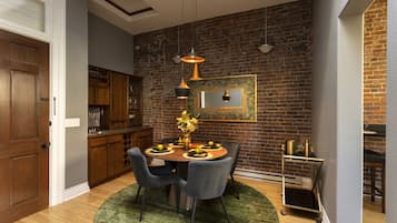 Romantic Apartment, 1 King Bed, Non Smoking, Fireplace (4TH) | In-room dining