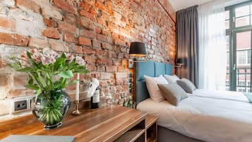 Deluxe Double or Twin Room | In-room safe, desk, blackout curtains, soundproofing
