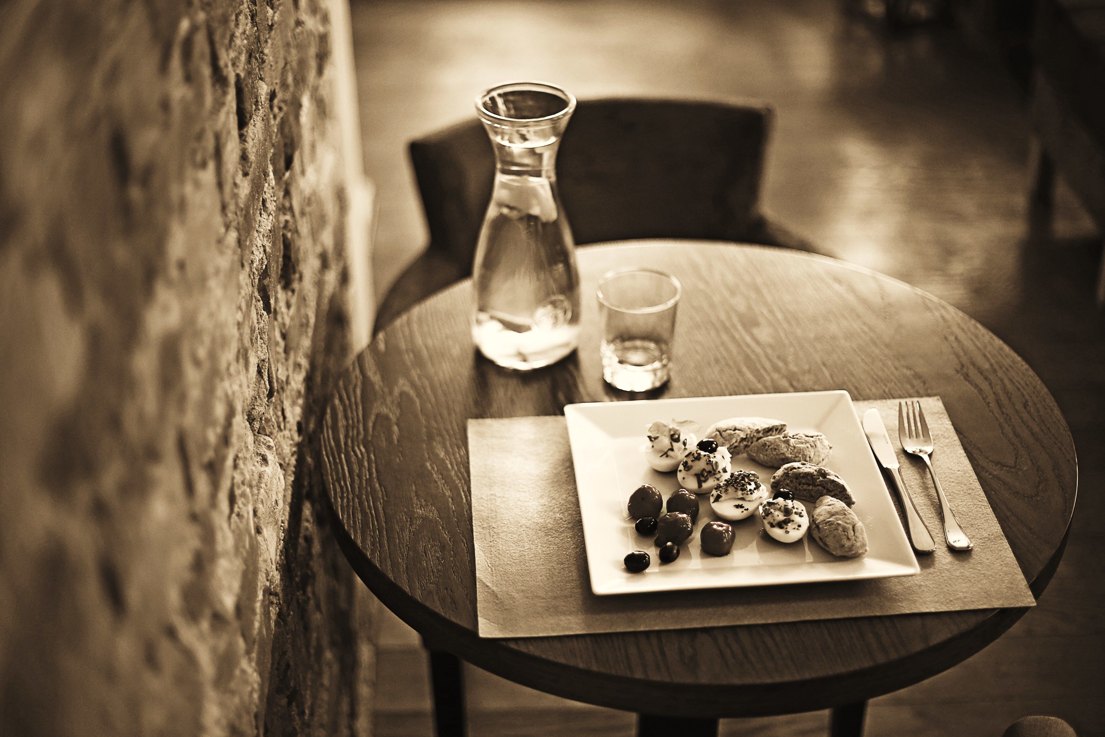 daily buffet breakfast (pln 55 per person)