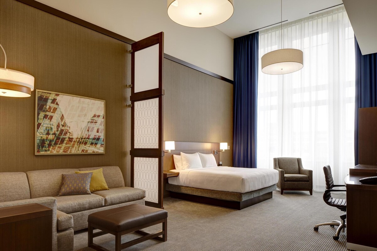 Egyptian cotton sheets, premium bedding, down comforters, pillowtop beds