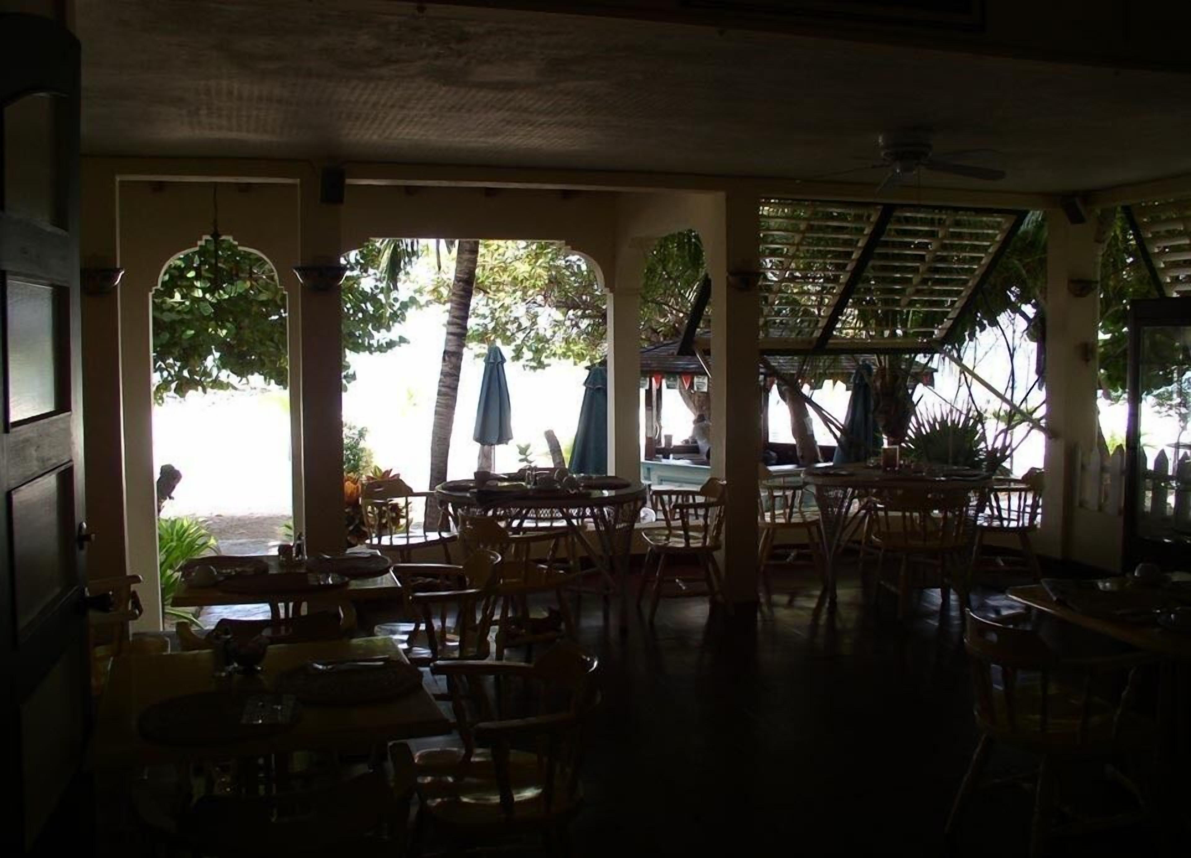 breakfast, lunch, dinner served; international cuisine