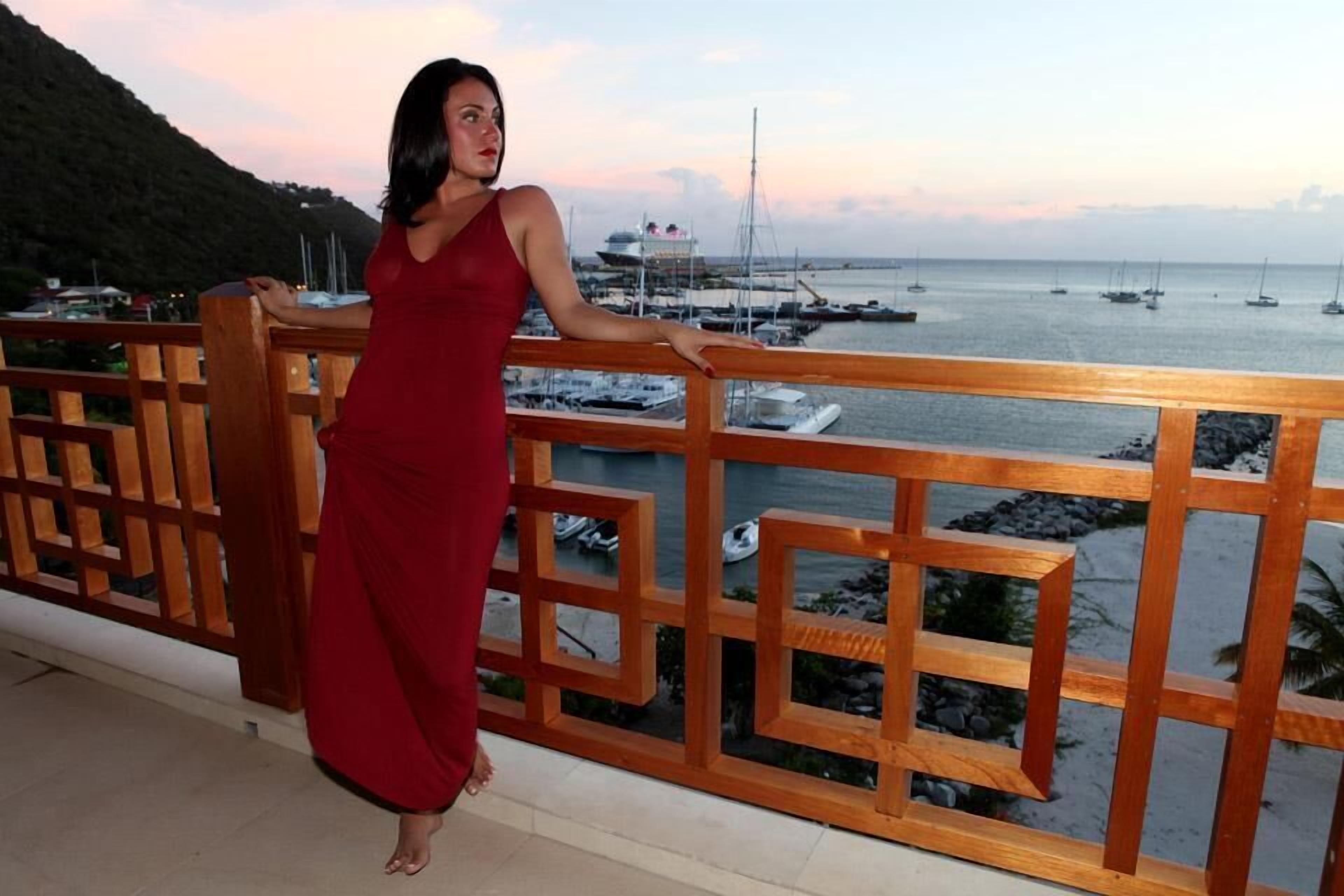 Suite, vista a la playa | Ropa de cama de alta calidad y caja de seguridad en la habitación 