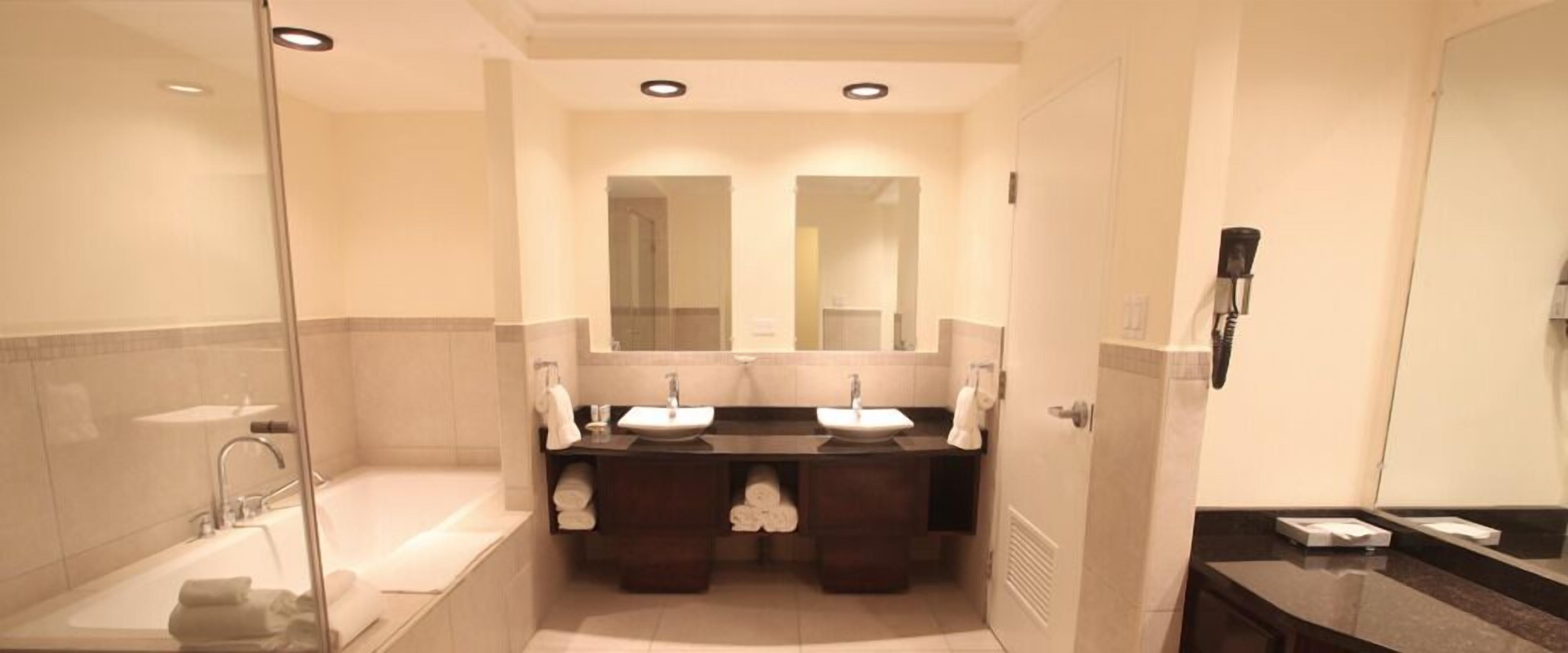 suite, beach view | bathroom | free toiletries, towels