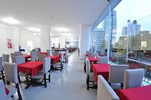 Desayuno buffet incluido todos los días 