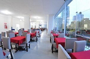 Desayuno bufé gratuito y diario