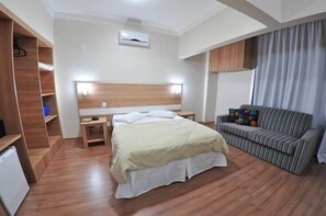 Minibar, in-room safe, desk, blackout drapes - Turis Hotel (Passo Fundo)