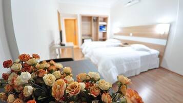 迷你吧、客房內保險箱、書桌、遮光布/窗簾