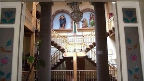 An entrance to Museo Manuel Saenz with a staircase leading to upper levels. - Hotel Casa Montero (Quito)