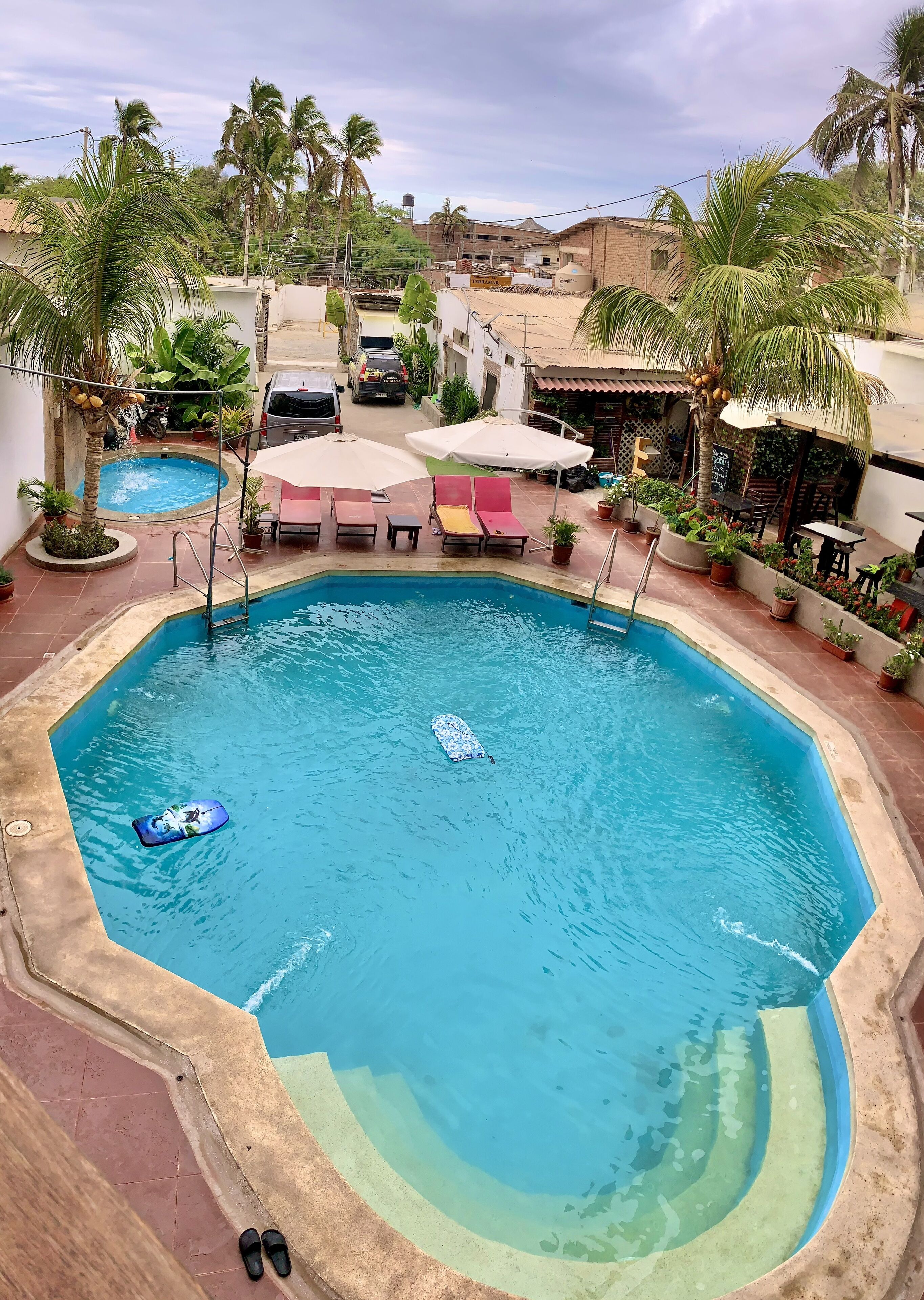 2 piscinas al aire libre