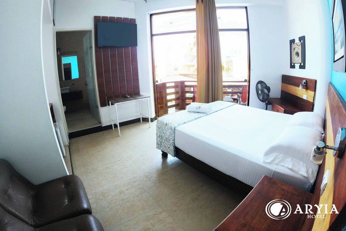 Comfort Double Room, 1 Queen Bed (Large) | Free WiFi, bed sheets