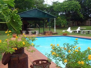Outdoor pool - Ascot Inn (Pietermaritzburg)