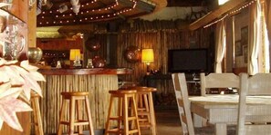 Bar (on property) - Ascot Inn (Pietermaritzburg)