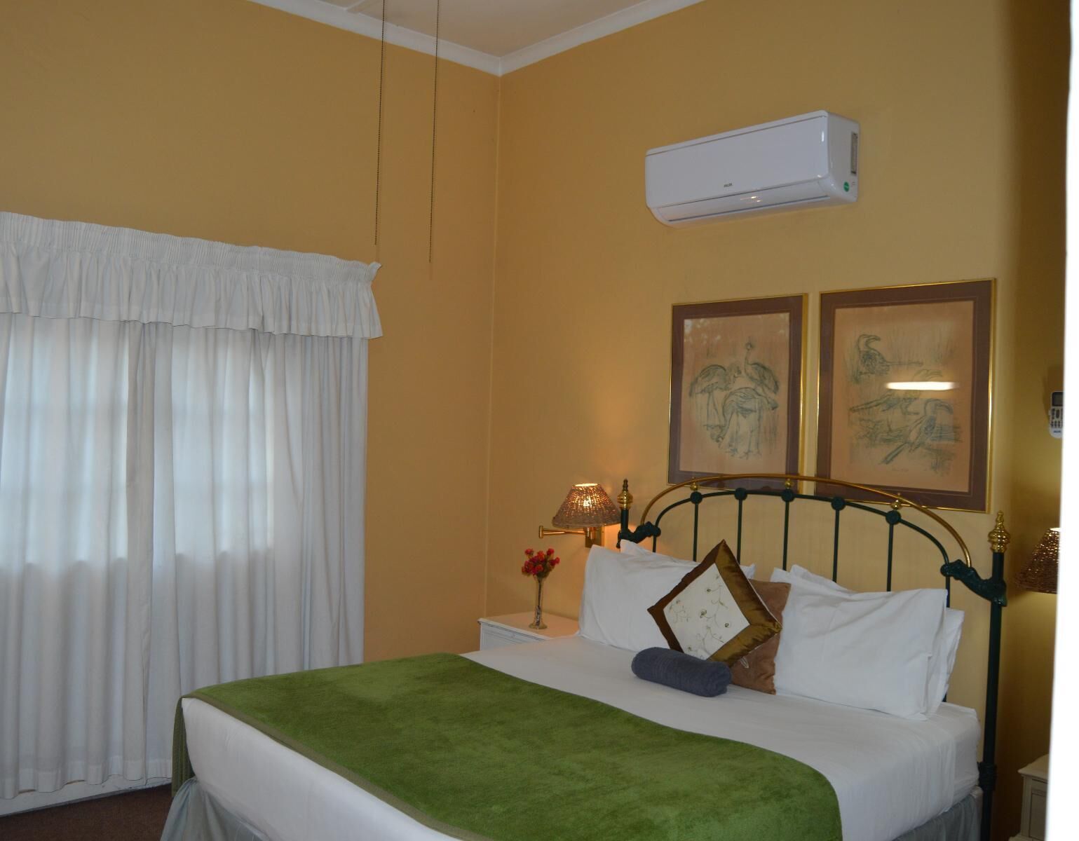 In-room safe, WiFi (free)