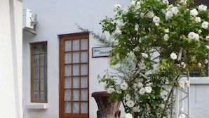 Pintu masuk properti
