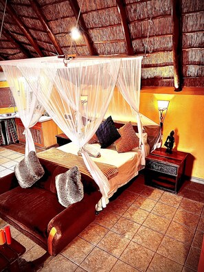 Superior Chalet (2) | Free WiFi, bed sheets - Manzini Swazi King Chalets (Nkomazi)