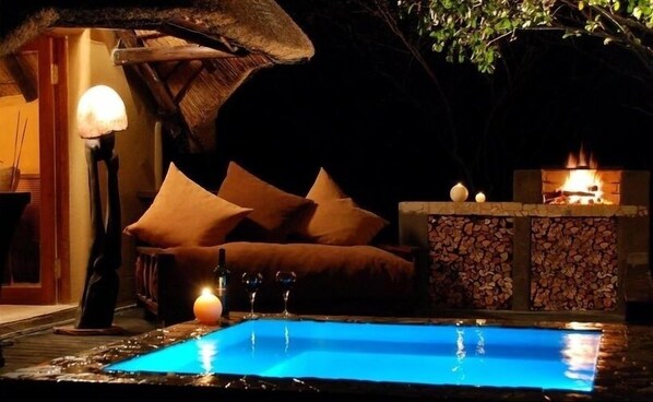 Outdoor pool - Manzini Swazi King Chalets (Nkomazi)