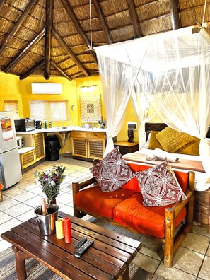 Superior Chalet (2) | Free WiFi, bed sheets - Manzini Swazi King Chalets (Nkomazi)