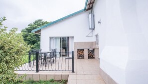 House (Fair View self-catering ) | Terrace/patio - Hoyo Hoyo Machadostud Lodge (eNtokozweni)
