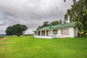 Exterior - Hoyo Hoyo Machadostud Lodge (eNtokozweni)