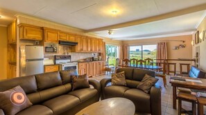 Flat-screen TV - Hoyo Hoyo Machadostud Lodge (eNtokozweni)