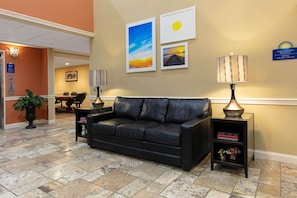 Lobby - Days Inn & Suites by Wyndham Florence/Jackson Area (Florence)