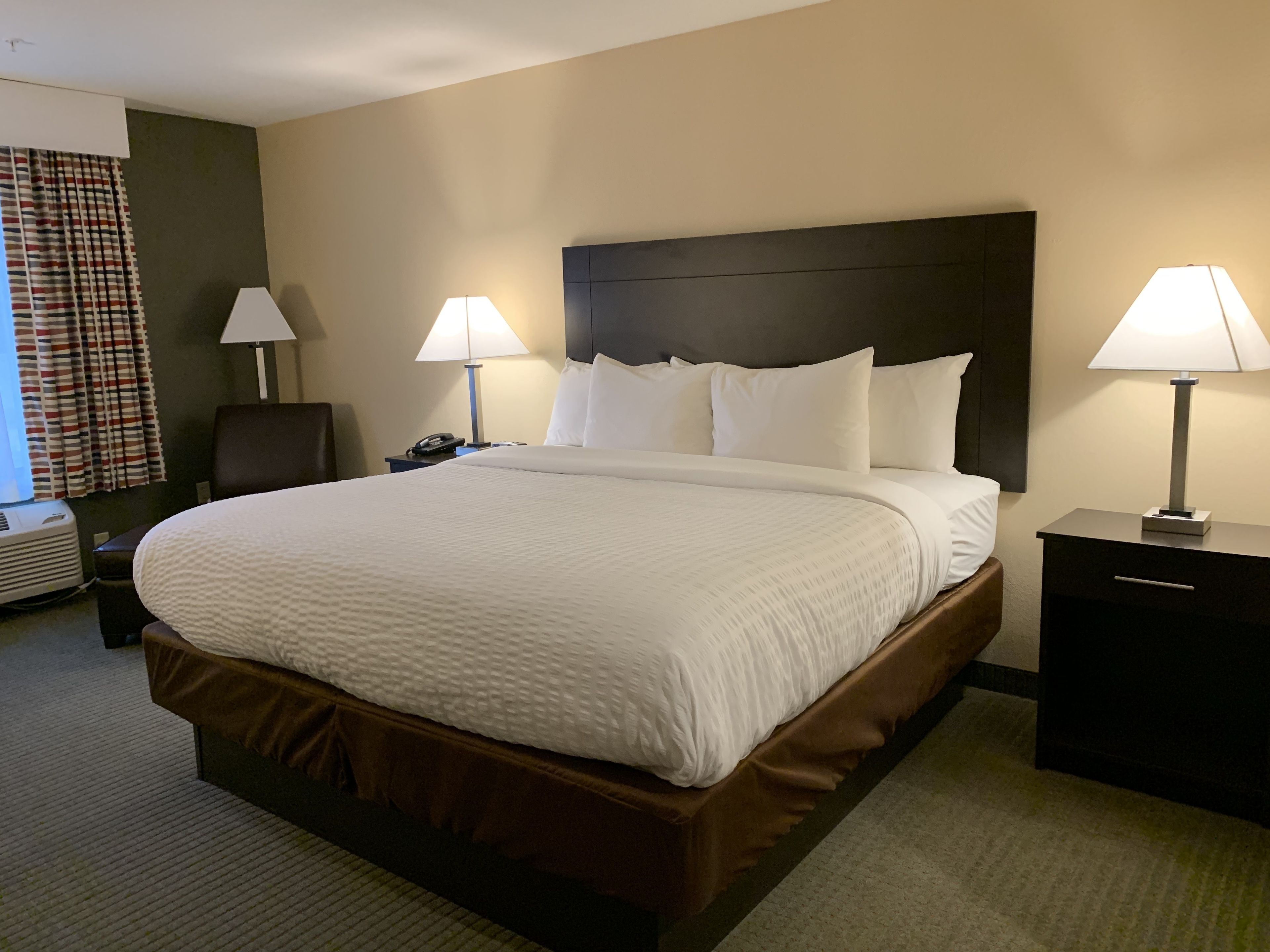 standard room, 1 king bed, non smoking | desk, iron/ironing board, free cots/infant beds, rollaway beds