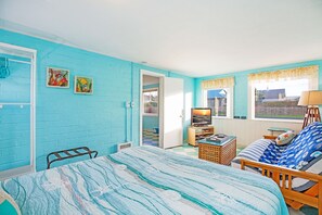 Comfort Condo, 2 Bedrooms, Partial Ocean View, Sea Facing | Individually decorated, individually furnished, free WiFi, bed sheets - Sand Dollar Condos (Pacific Beach)