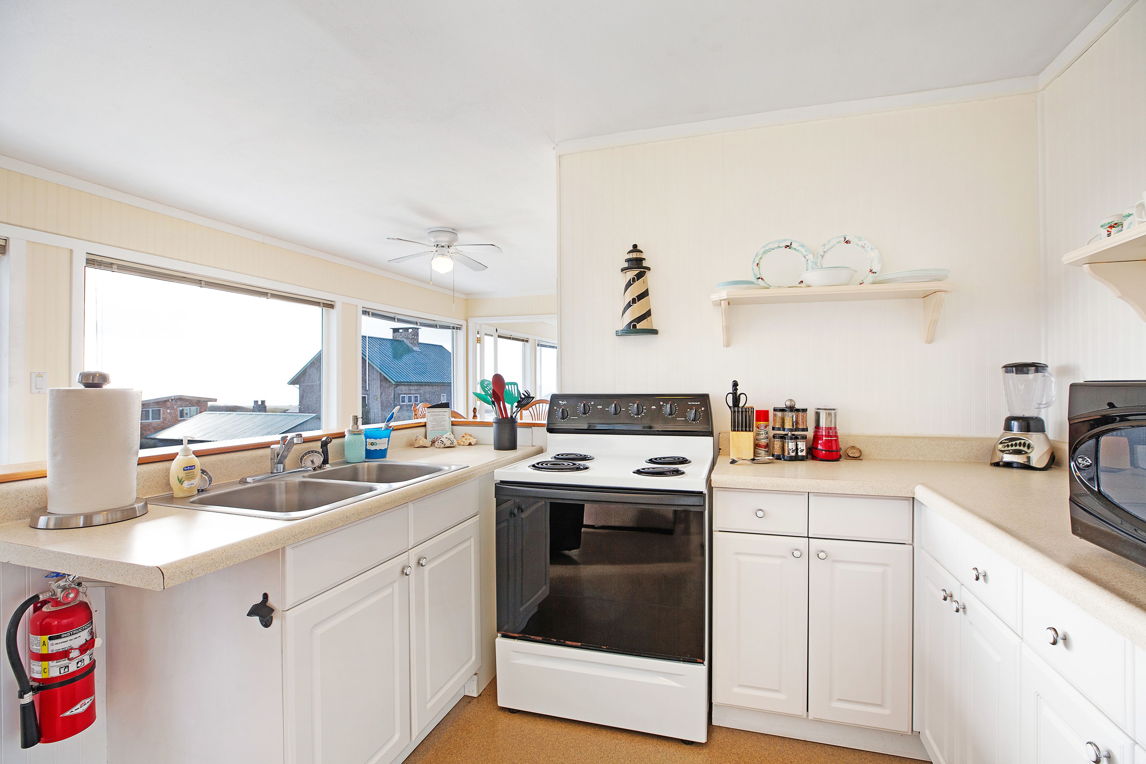 Condo Tiêu chuẩn, 1 giường cỡ queen và sofa giường, bếp, quang cảnh biển | Bếp riêng | Lò vi sóng, dụng cụ pha cà phê/trà 