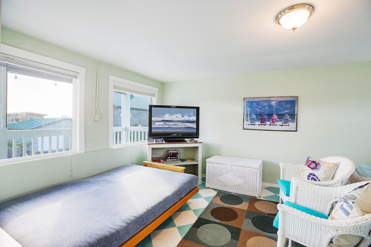 Standard Condo, 2 Bedrooms | WiFi (free), individually decorated, individually furnished, bed sheets