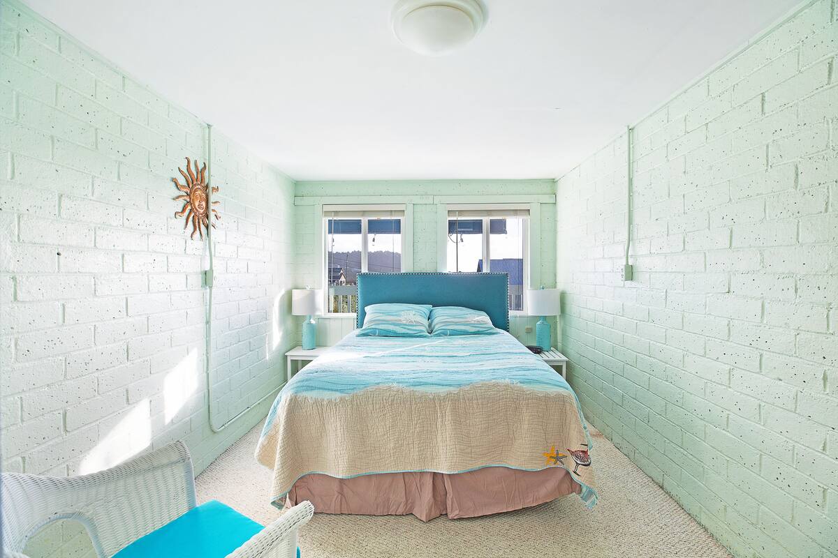 Standard Condo, 2 Bedrooms, Kitchen | WiFi (free), individually decorated, individually furnished, bed sheets
