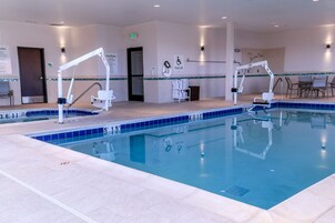 Una piscina cubierta
