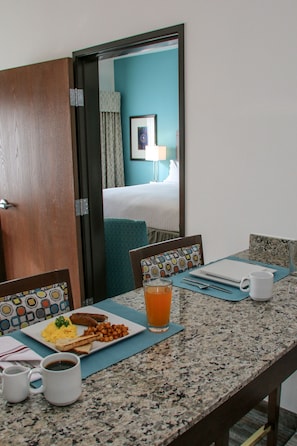 Fridge, microwave, coffee/tea maker - Holiday Inn & Suites Denver Tech Center-Centennial by IHG (Centennial)