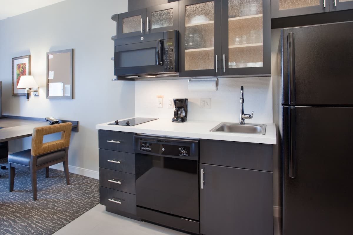 fridge, microwave, stovetop, dishwasher