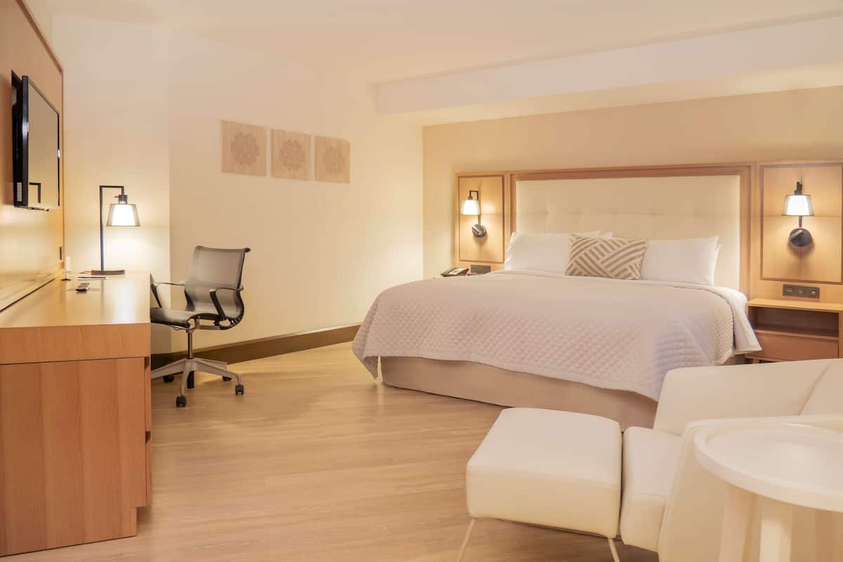 Junior Suite, 1 King Bed | 1 bedroom, minibar, in-room safe, desk