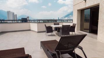 Habitación superior, 1 cama King size, con acceso para personas discapacitadas | Vista desde la habitación