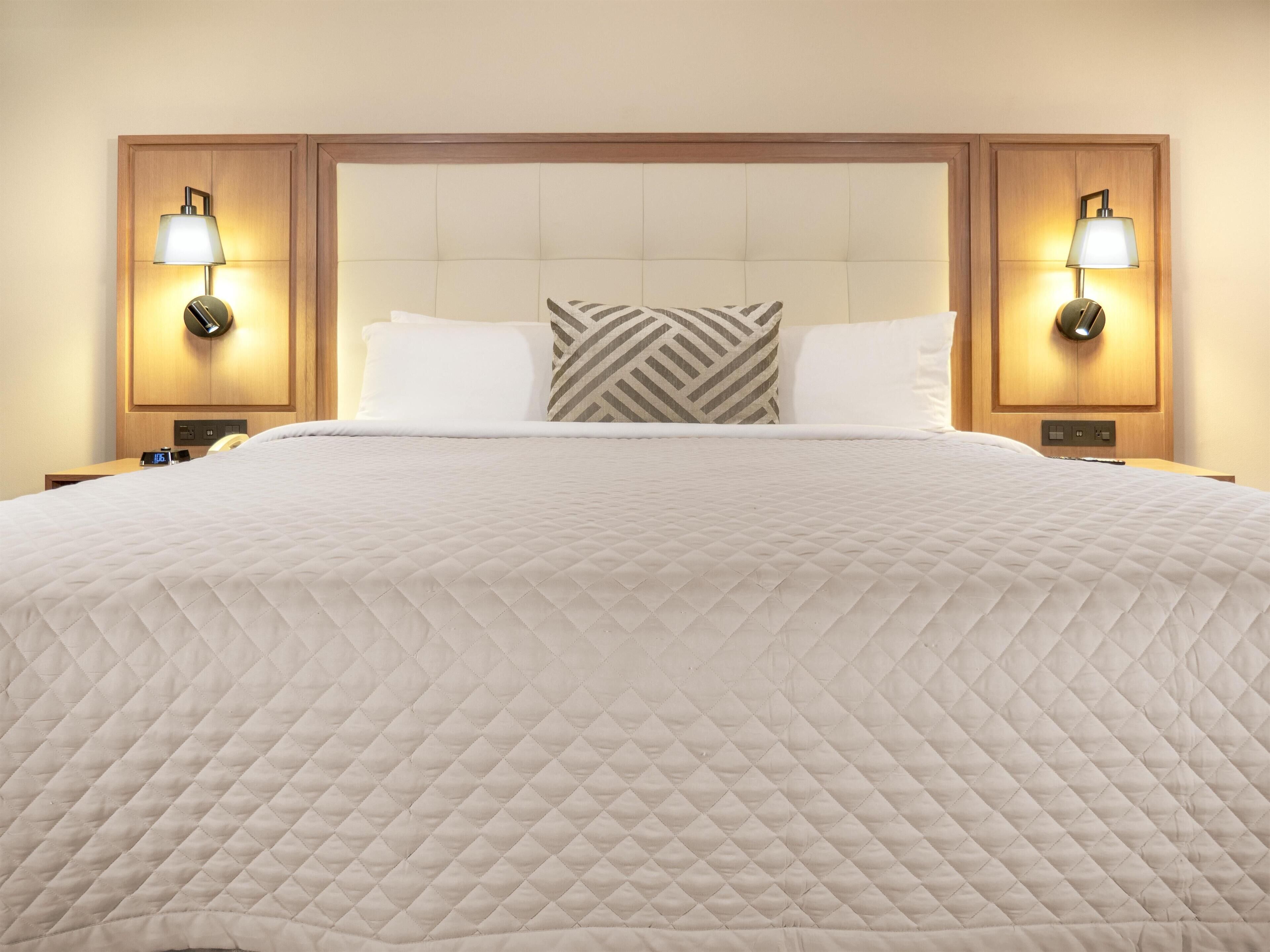 Superior Room, 1 King Bed, Balcony | Minibar, in-room safe, desk, iron/ironing board