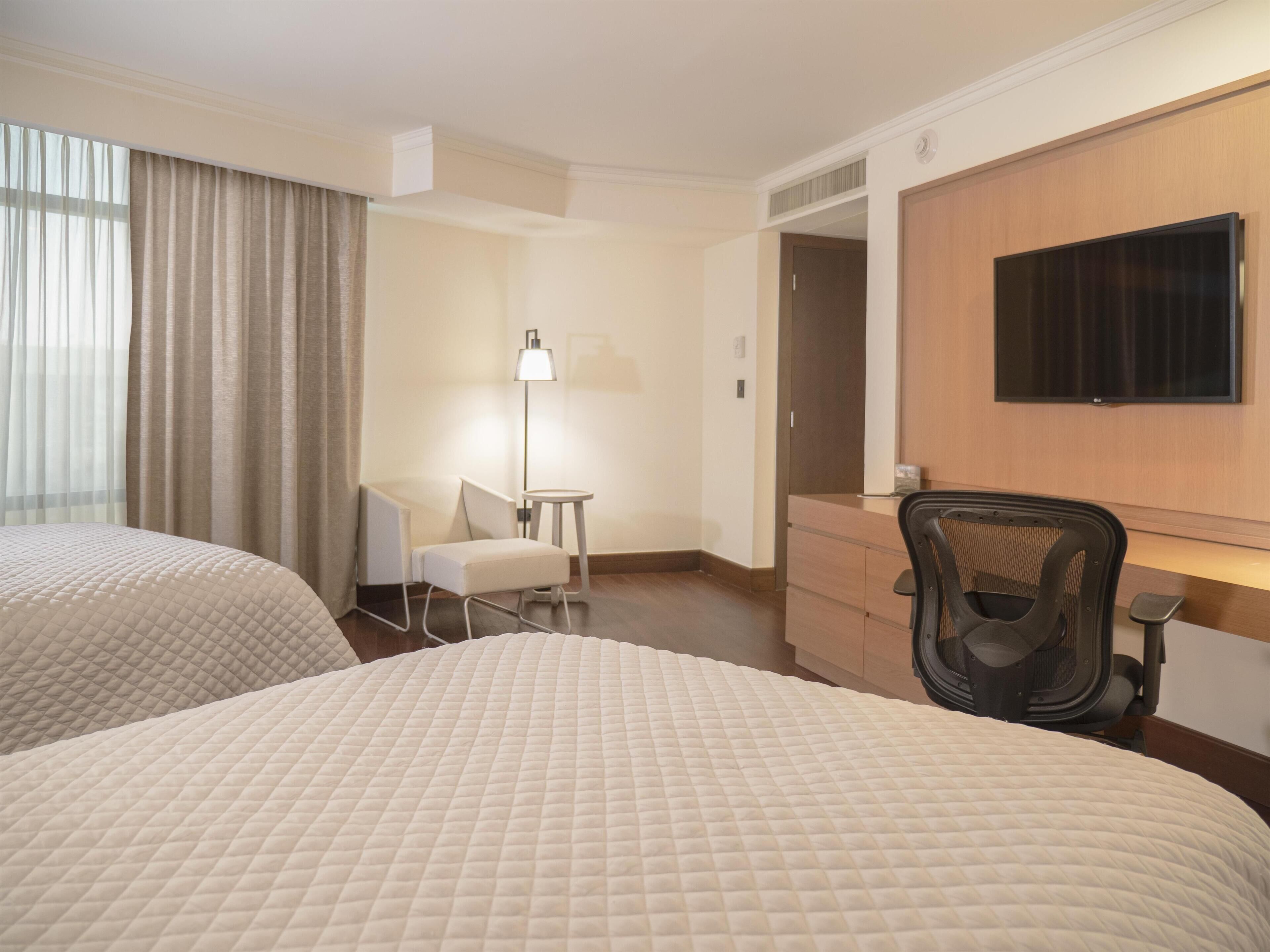 Minibar, in-room safe, desk, iron/ironing board