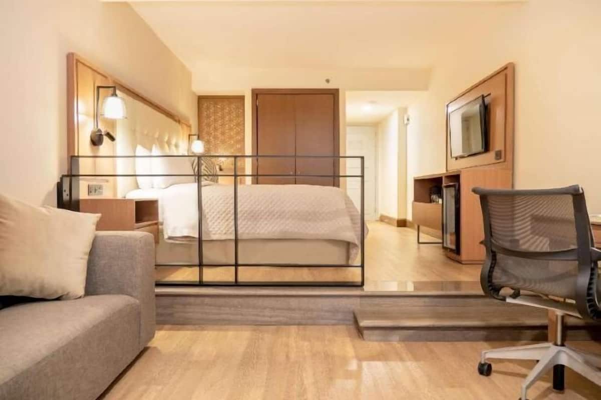 1 makuuhuone, minibaari, tallelokero huoneessa, työpöytä