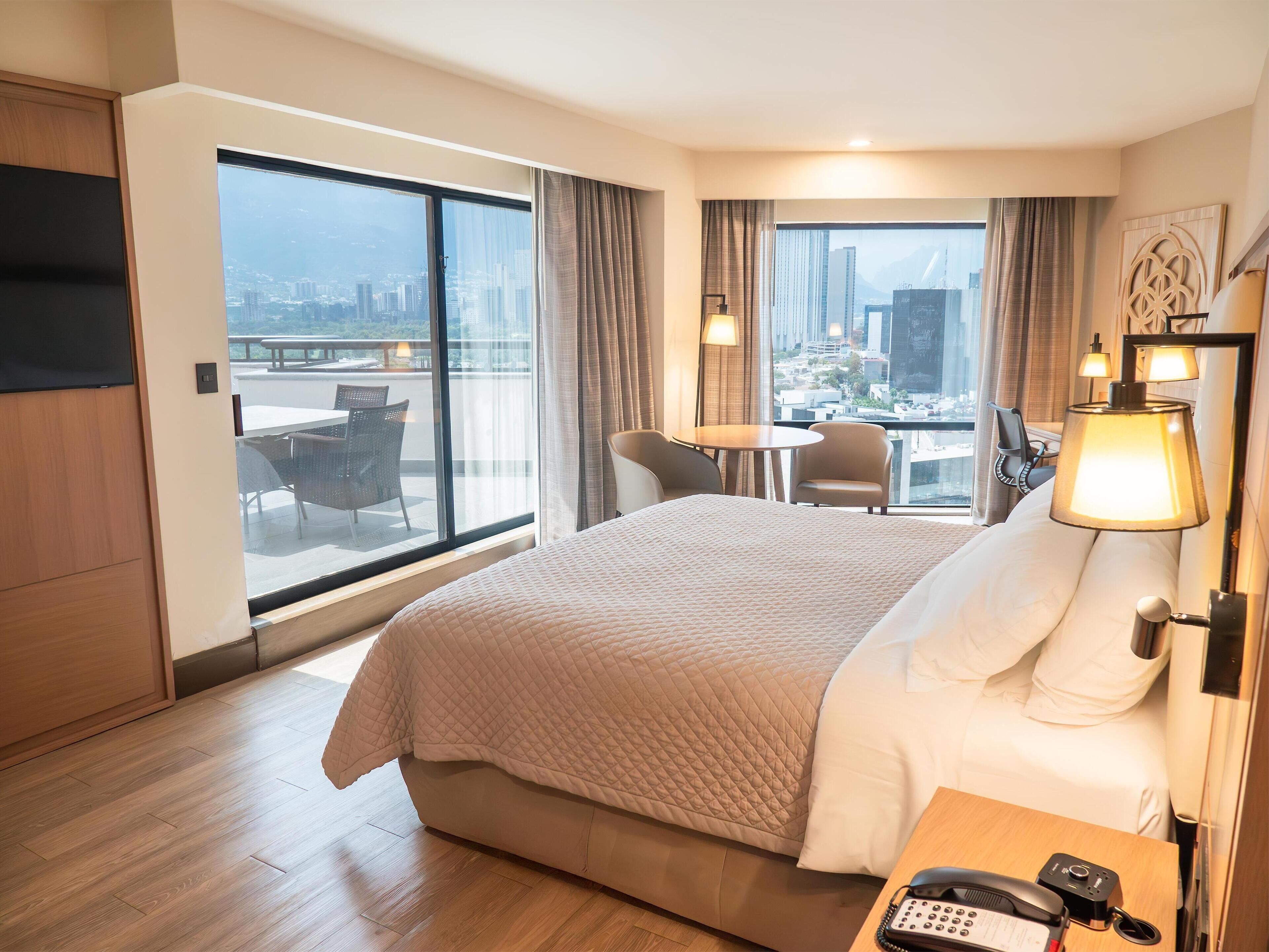 Superior Room, 1 King Bed, Accessible | Minibar, in-room safe, desk, iron/ironing board