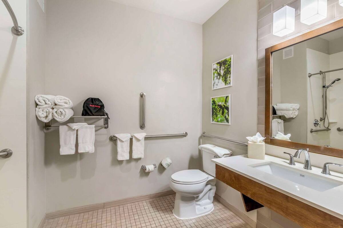 desk, laptop workspace, iron/ironing board, free wifi