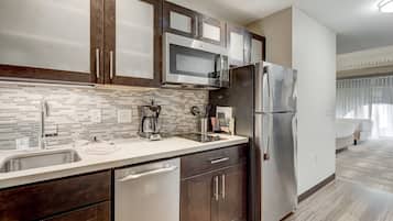 Full-size fridge, microwave, stovetop, dishwasher