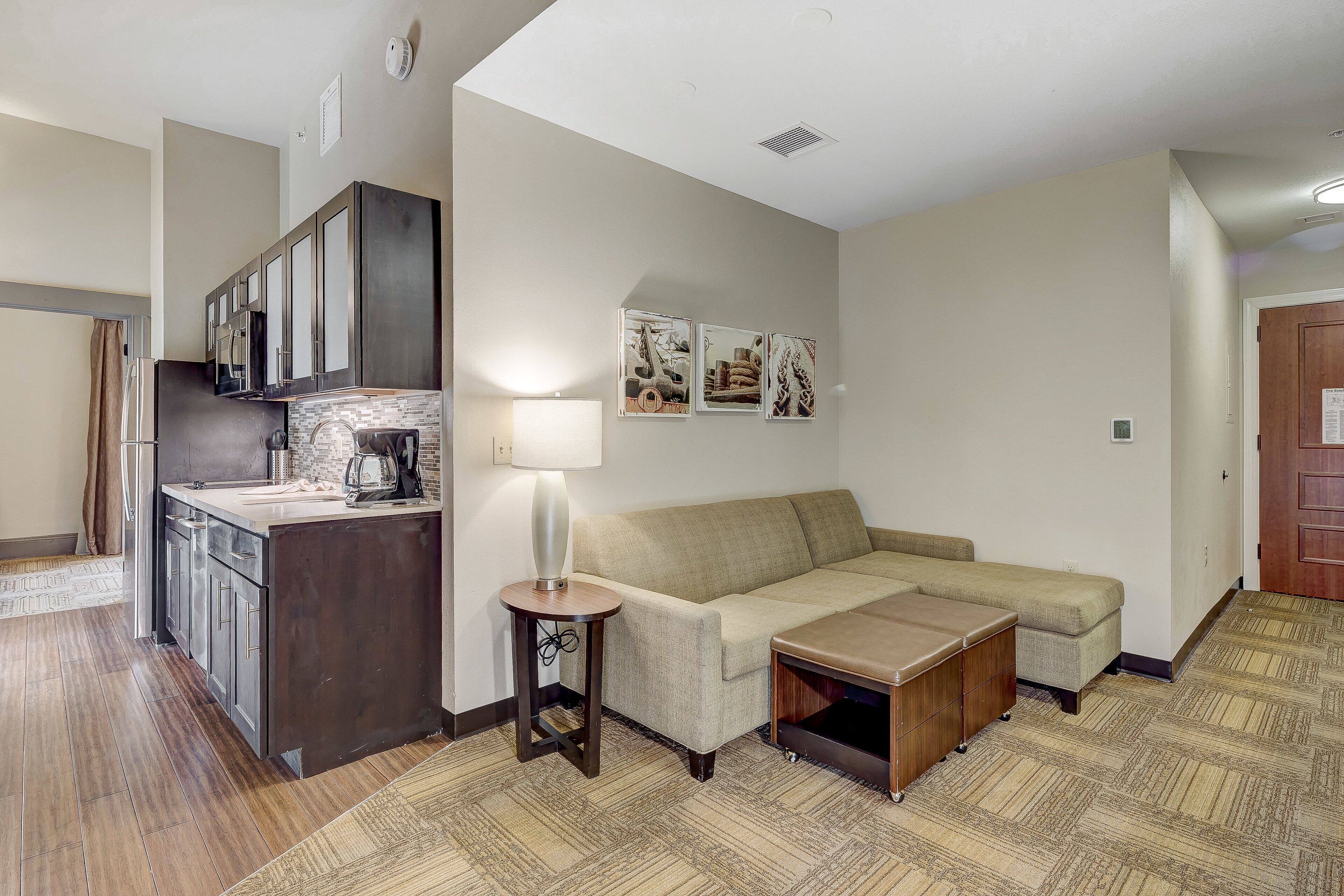 suite, 1 bedroom, kitchen | living area | 44-inch flat-screen tv with cable channels, tv