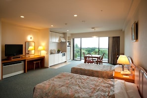 1 bedroom, bed sheets